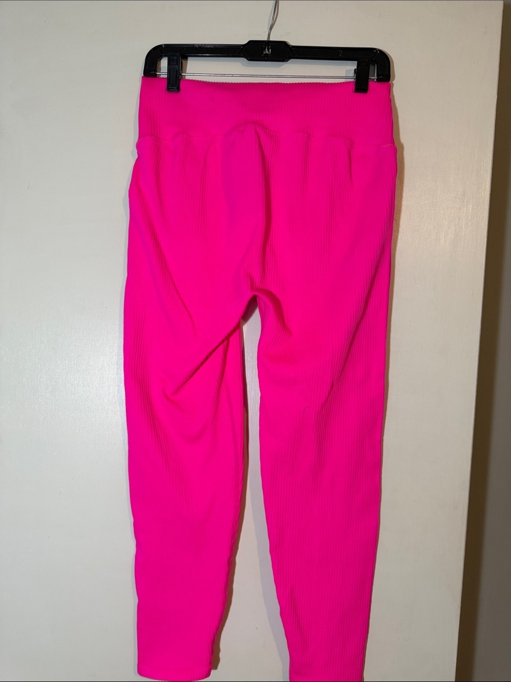 Good American Hot Pink Ribbed Leggings- Size 5/6 - Picture 3 of 3